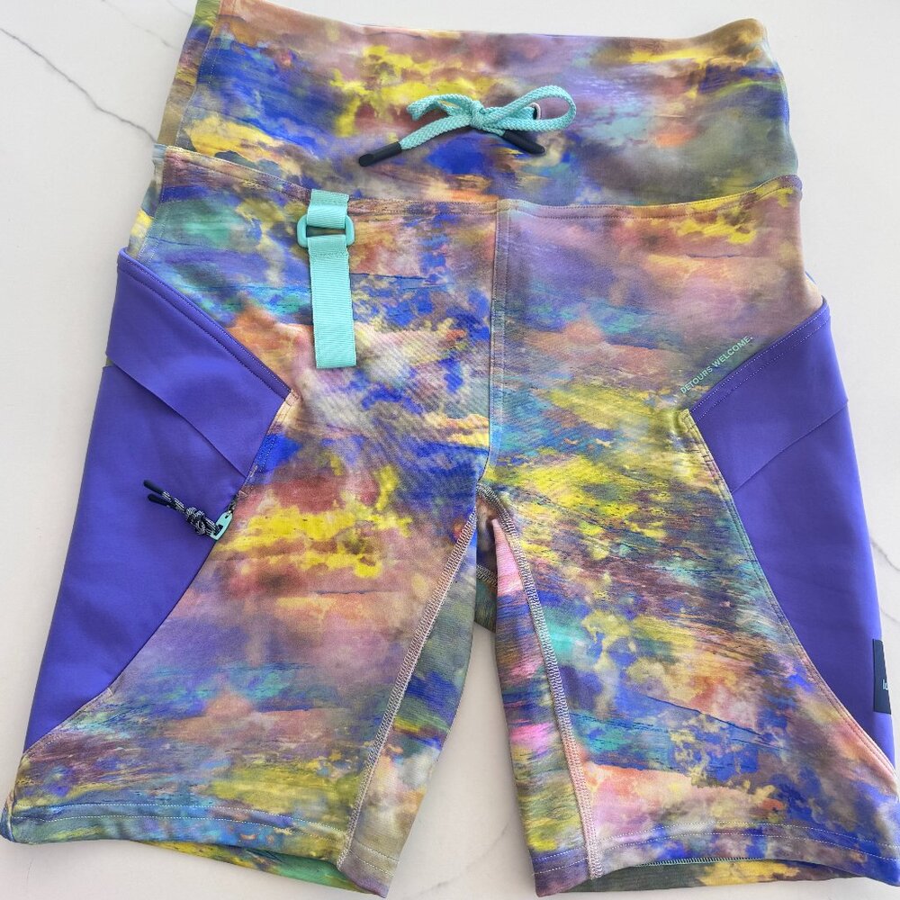 NWOT Lululemon Cargo Super High Rise Hiking / biking shorts 8"